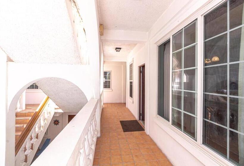 キングサイズベッドのスタンダードルーム, Blue Tang Inn