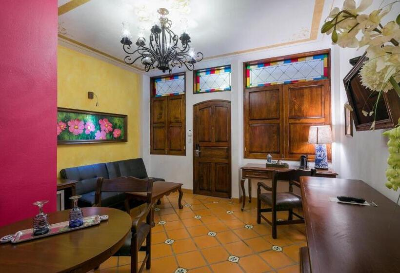 سوییت جونیور, Casona Maria