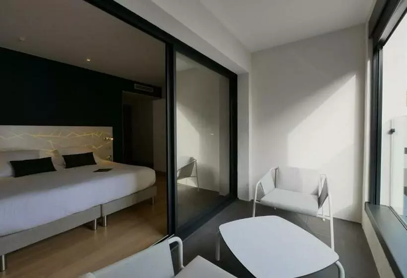 デラックスルーム, In Situ