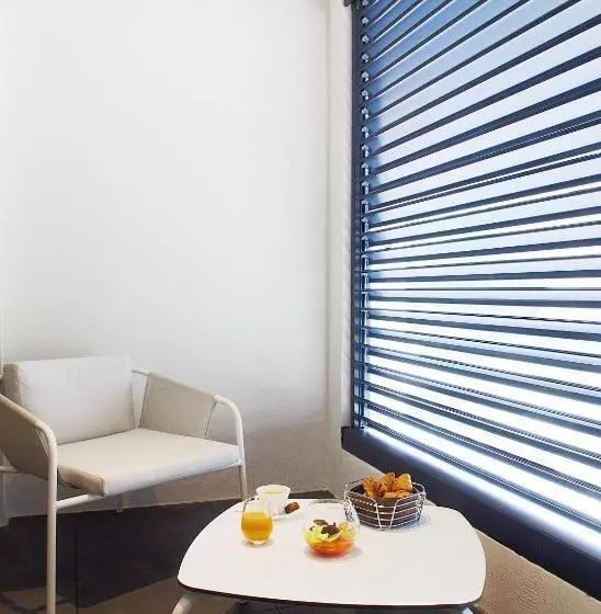 デラックスルーム, In Situ
