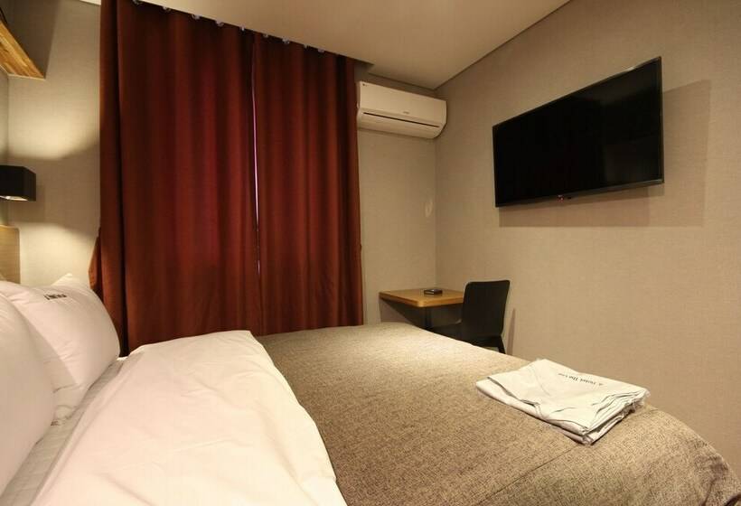 스탠다드 룸, The Lua Nampo