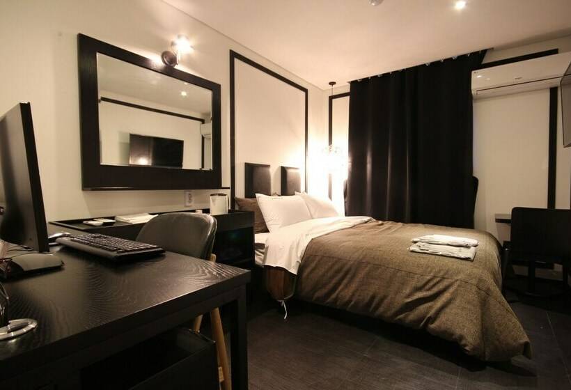 스탠다드 룸, The Lua Nampo