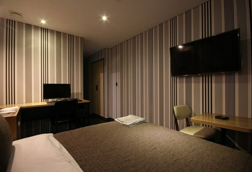 스탠다드 룸, The Lua Nampo