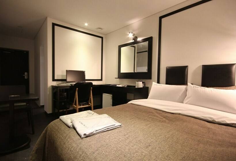 스탠다드 룸, The Lua Nampo