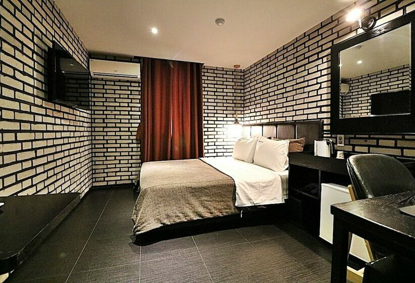 스탠다드 룸, The Lua Nampo