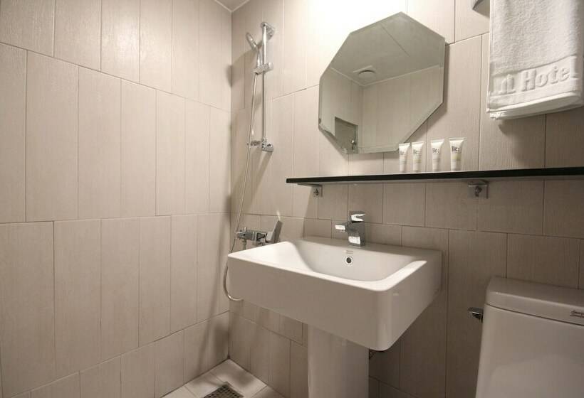 스탠다드 룸, The Lua Nampo