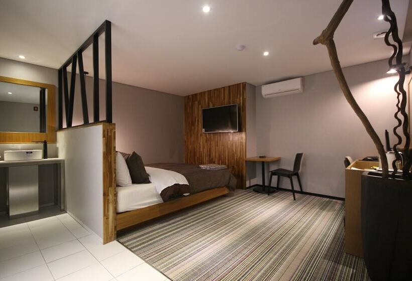 프리미엄 룸, The Lua Nampo