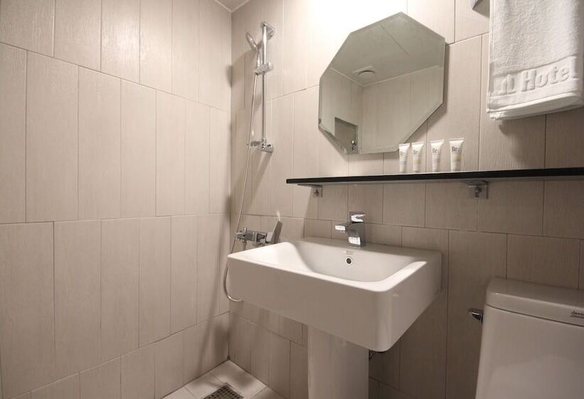 스탠다드 룸, The Lua Nampo