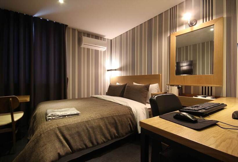 스탠다드 룸, The Lua Nampo