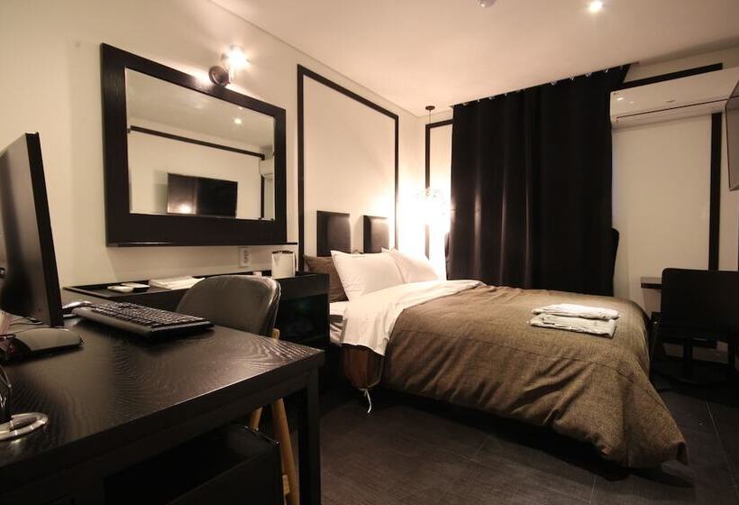 스탠다드 룸, The Lua Nampo