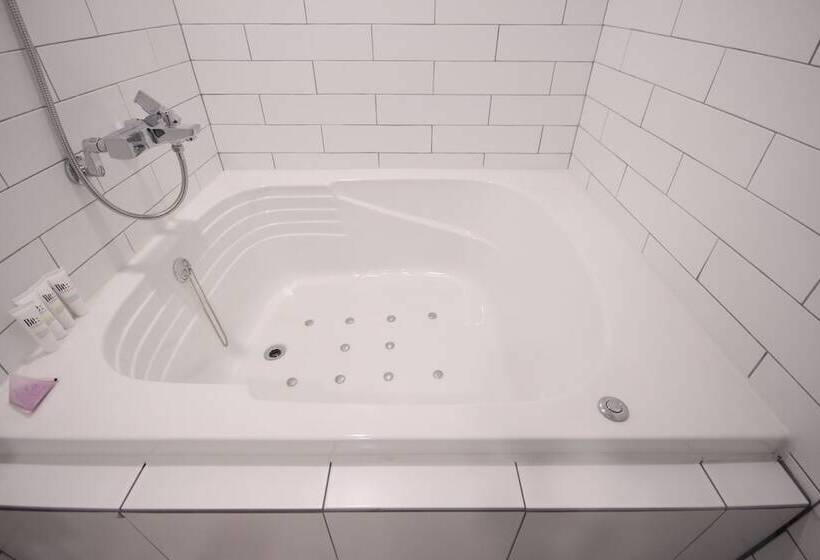 프리미엄 룸, The Lua Nampo