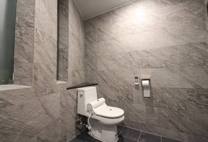 패밀리 룸, The Lua Nampo