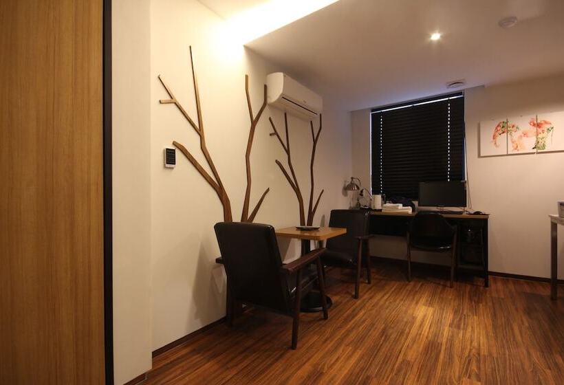 패밀리 룸, The Lua Nampo