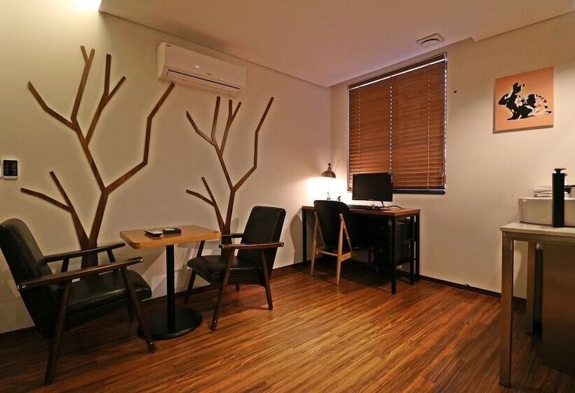 패밀리 룸, The Lua Nampo