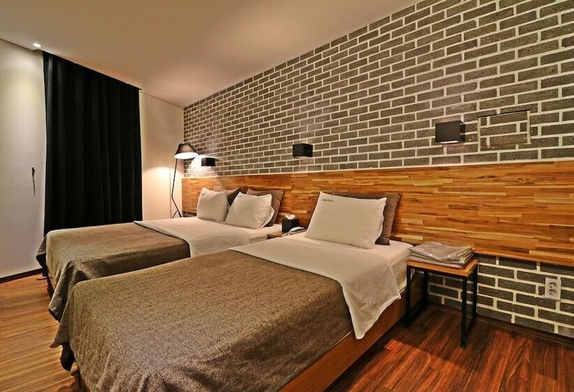 패밀리 룸, The Lua Nampo