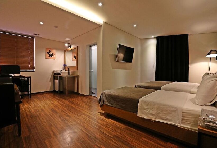 패밀리 룸, The Lua Nampo