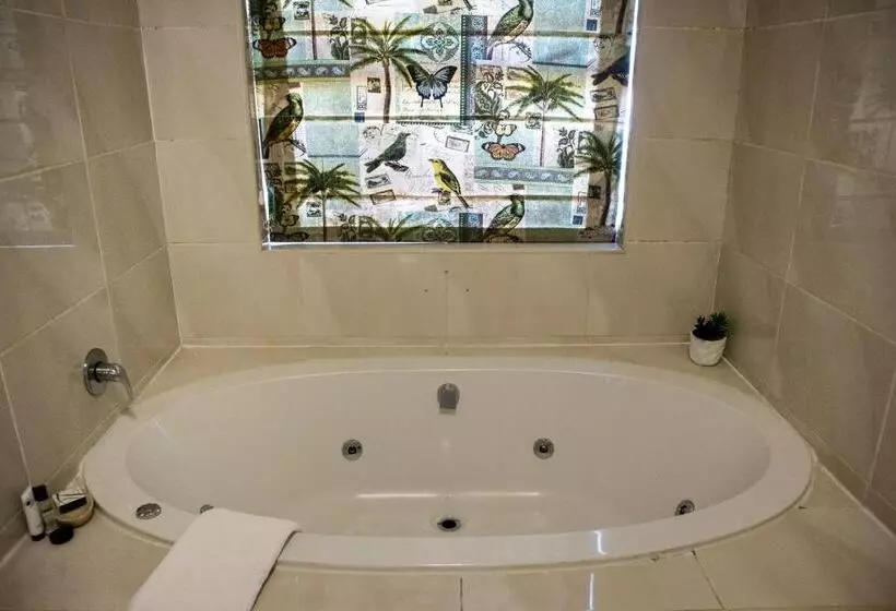 オーシャンビューデラックスルーム, 305 Guest House