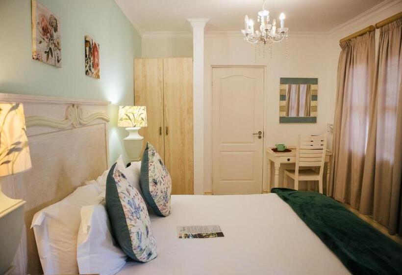 标准间, 305 Guest House