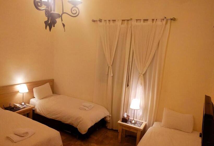 Háromágyas Standard Szoba, St. George’s Cathedral Pilgrim Guesthouse – Jerusalem