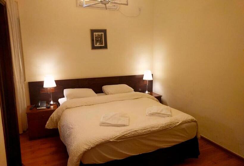 Háromágyas Standard Szoba, St. George’s Cathedral Pilgrim Guesthouse – Jerusalem