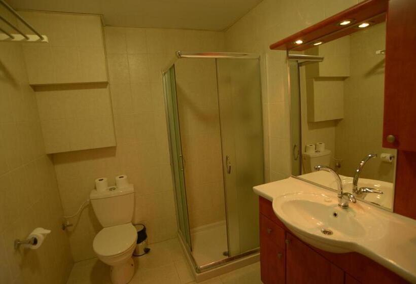 Standard Szoba, St. George’s Cathedral Pilgrim Guesthouse – Jerusalem