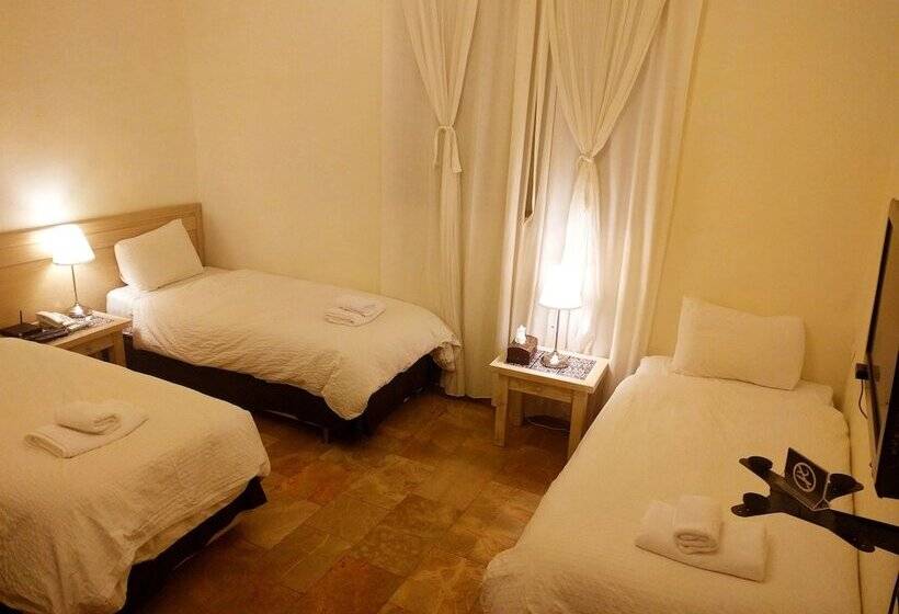 Háromágyas Standard Szoba, St. George’s Cathedral Pilgrim Guesthouse – Jerusalem
