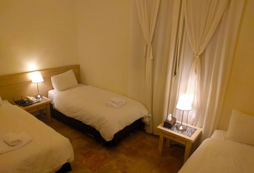 Háromágyas Standard Szoba, St. George’s Cathedral Pilgrim Guesthouse – Jerusalem