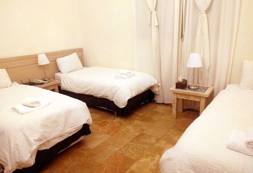 Háromágyas Standard Szoba, St. George’s Cathedral Pilgrim Guesthouse – Jerusalem