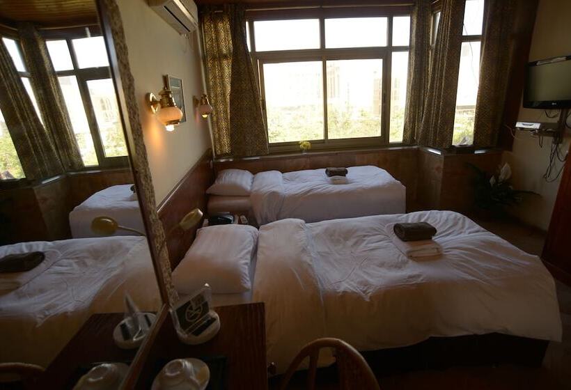 Háromágyas Standard Szoba, St. George’s Cathedral Pilgrim Guesthouse – Jerusalem