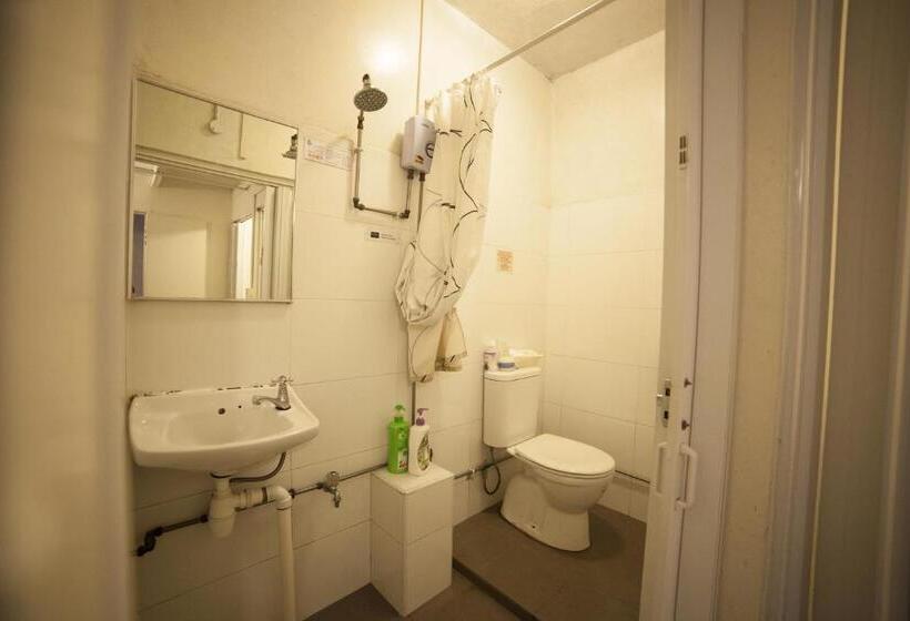 اتاق استاندارد سه تخته با سرویس بهداشتی مشترک, Blanc Inn   Hostel
