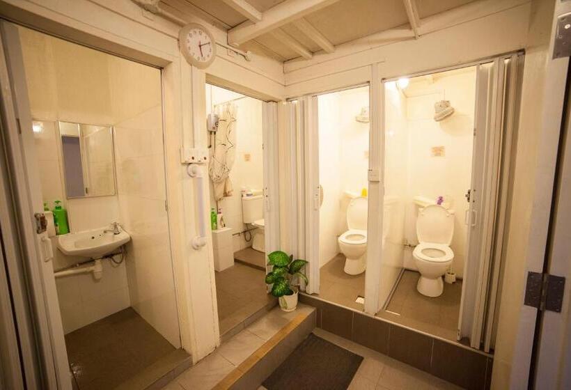 اتاق استاندارد سه تخته با سرویس بهداشتی مشترک, Blanc Inn   Hostel