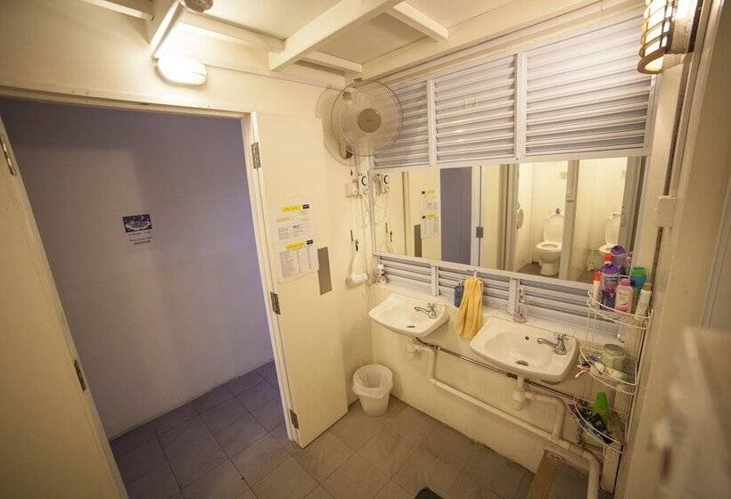 اتاق استاندارد یک تخته با سرویس بهداشتی مشترک, Blanc Inn   Hostel