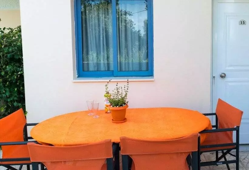 استودیوی استاندارد, Balito Apartments