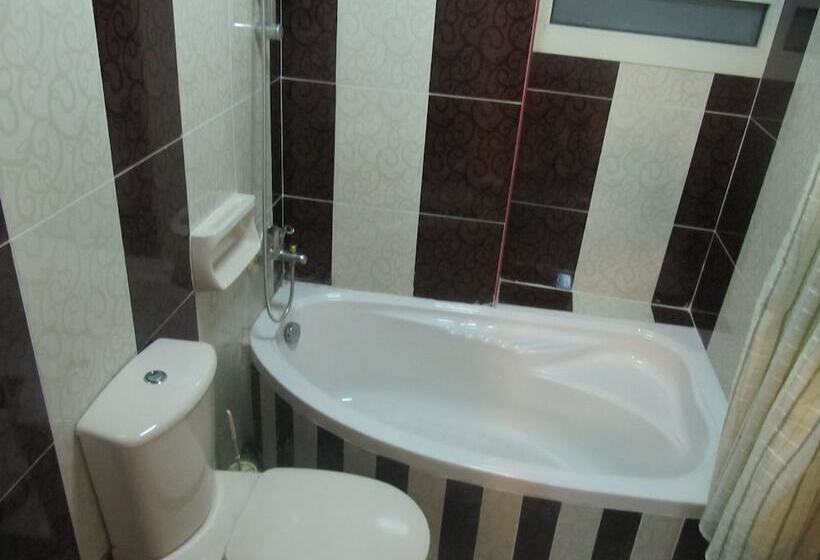 اتاق لوکس سه تخته, City Plaza Hostel