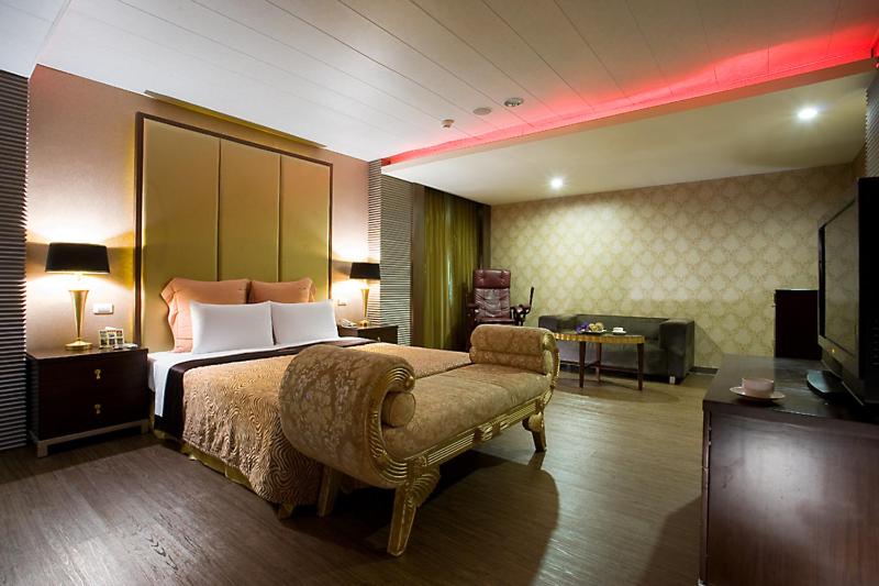 اتاق استاندارد با وان آب گرم, Crystal Business Motel