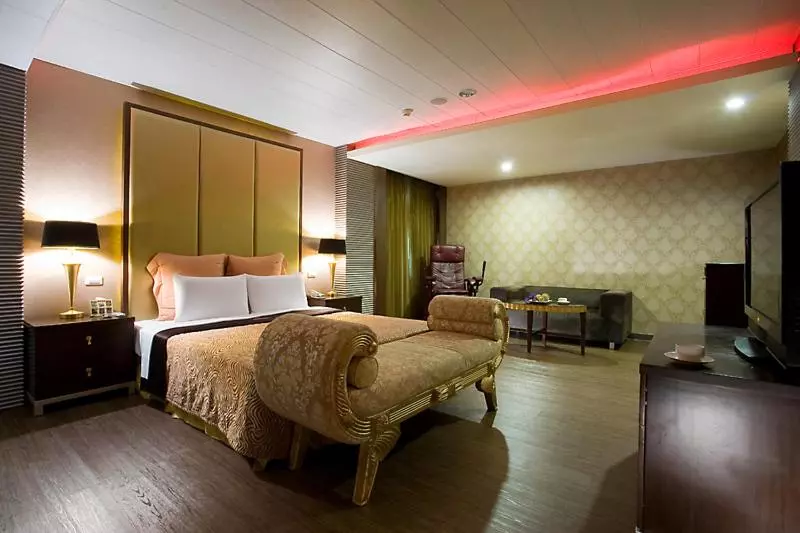 اتاق استاندارد با وان آب گرم, Crystal Business Motel