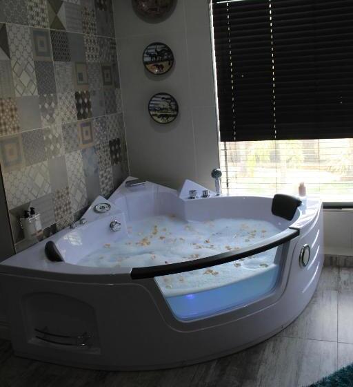 Номер Deluxe с Гидромассажем, Africa Paradise