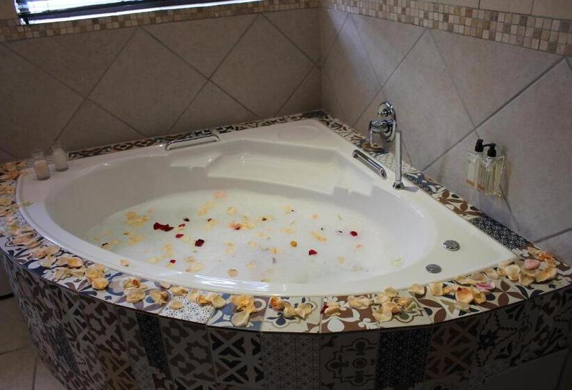 Студия Superior, Africa Paradise