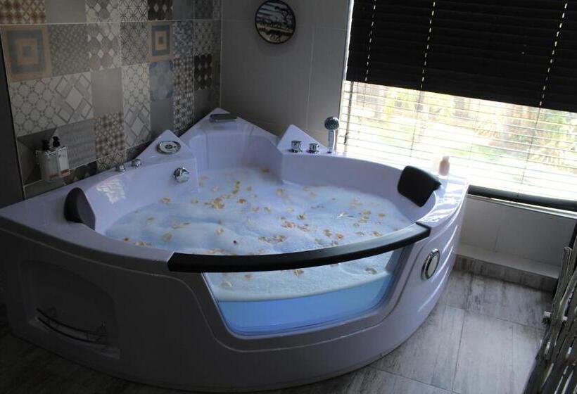 Номер Deluxe с Гидромассажем, Africa Paradise