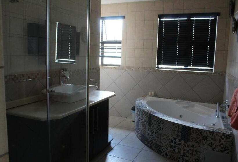 Студия Superior, Africa Paradise