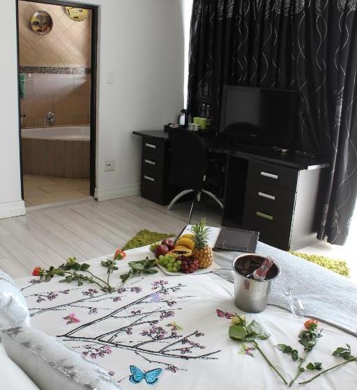 Студия Superior, Africa Paradise