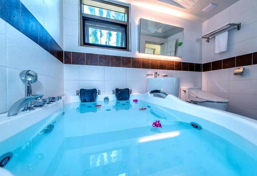 جناح, Donnaekohill Resort