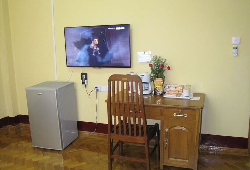 Standard Room, Golden Guest Inn