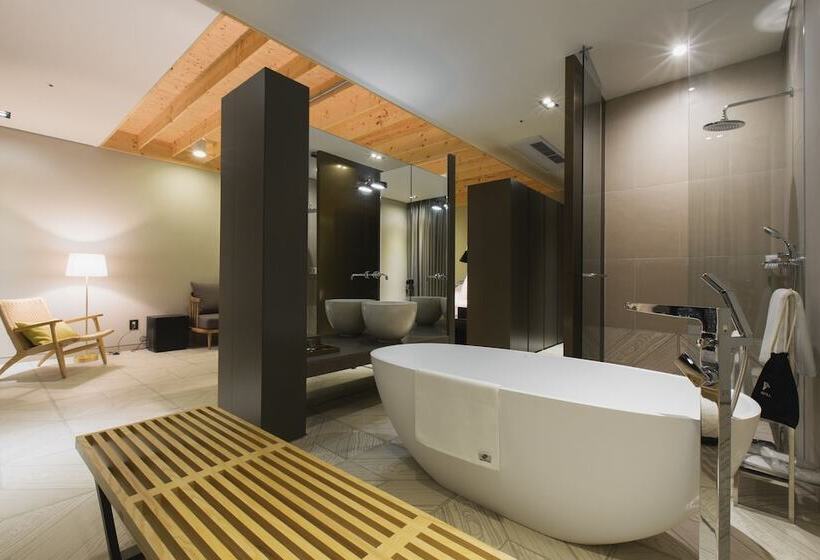 سوئیت رویال, Sr Hotel Magok