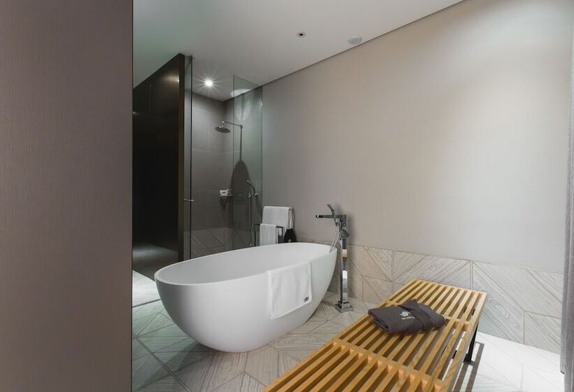 ロイヤルスイート, Sr Hotel Magok