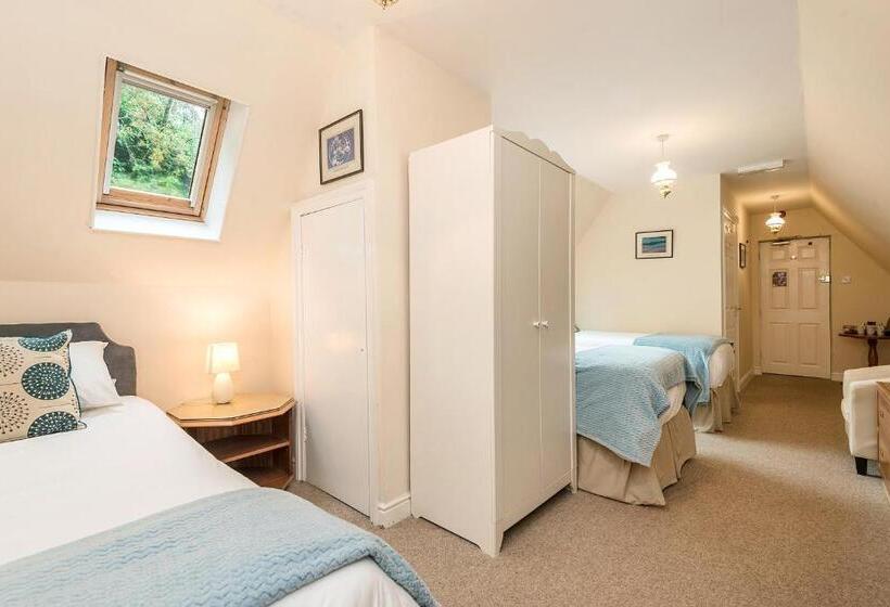 חדר סטנדרט לשלושה, The Well Guesthouse