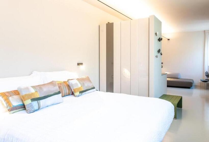 جناح ديلوكس, Zurigo