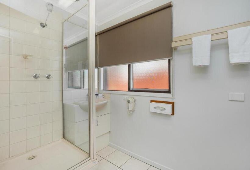Апартаменты 3 Спальни, National Hotel Complex Bendigo