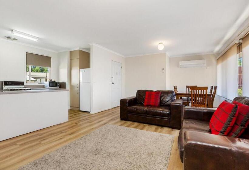 Апартаменты 3 Спальни, National Hotel Complex Bendigo