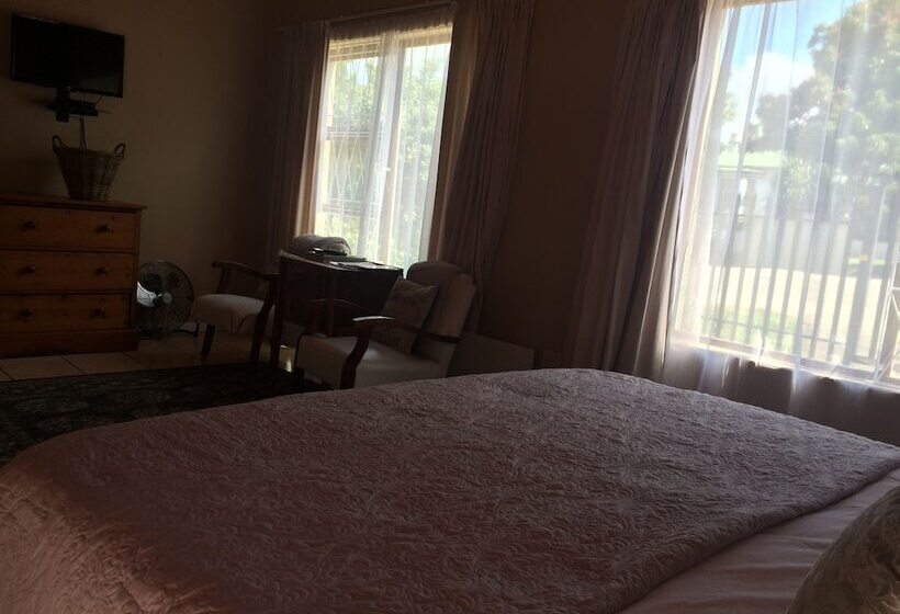 스탠다드 룸, 30 On Oatlands Road